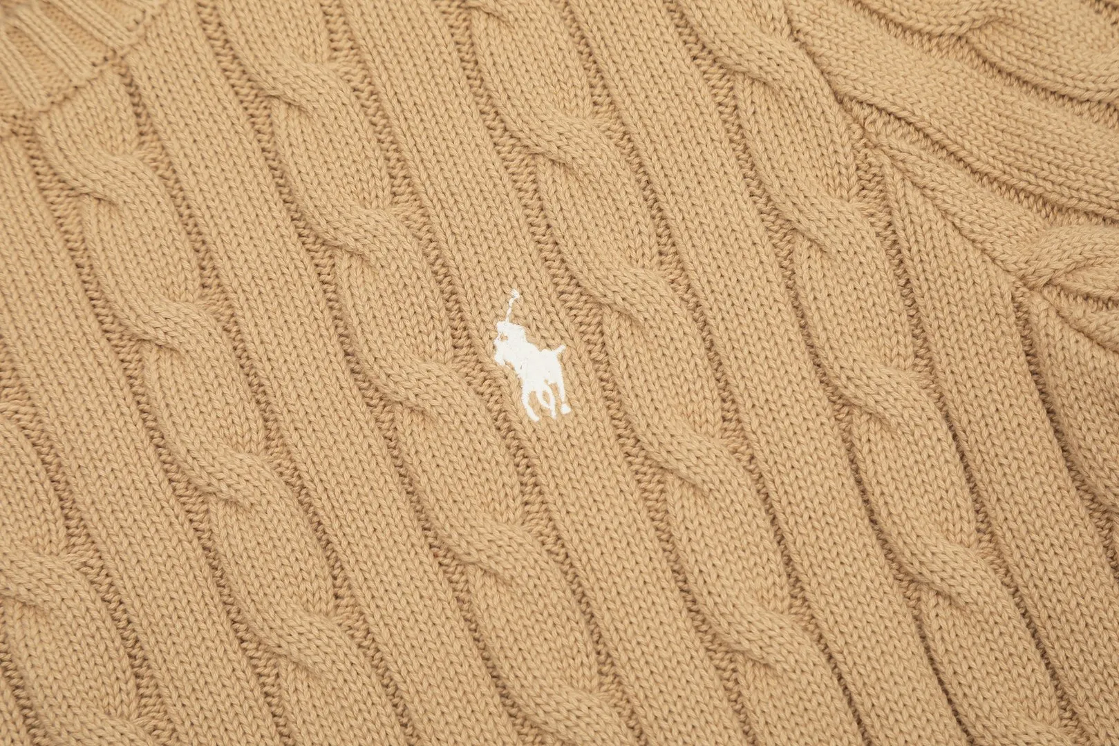 🅿️160 "Top quality" Style number: DS002# (not off the shelves all year round) [Ralph Lauren round neck solid color pony embroidered logo knitted short sleeves] ✅Ralph Lauren classic basic versatile knitted short sleeves for all seasons ✅Main supplier platform live broadcast Wholesale entities Replenish when out of stock Not off the shelves ✅ZP quality 1:1 version Scan the code to enter the GF website Counter quality ✅Detailed quality is the only one in Guangzhou Imported quality cotton yarn, focusing on high-end, cost-effective, good quality needless to say ✅The version is restored to the original order, the maximum size can be worn up to 160 pounds, loose, comfortable and stress-free ✅The upper body is simple and easy to match, a must-have for goddess ootd, good-looking clothes are never picky, a must-have in the goddess’ wardrobe Size: S-XL Color: Black White Gray Light Blue Light Pink Colorful Blue Khaki Bright Yellow Fruit Green Milk Apricot Wood Green Taro Purple Chinese Red Anchor Red Navy Red Label Navy Blue White Label